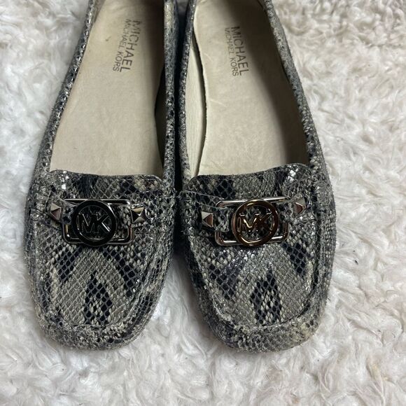 Michael Kors leather snake skin print shades of gray slip on flats Size 7.5M - Picture 3 of 9